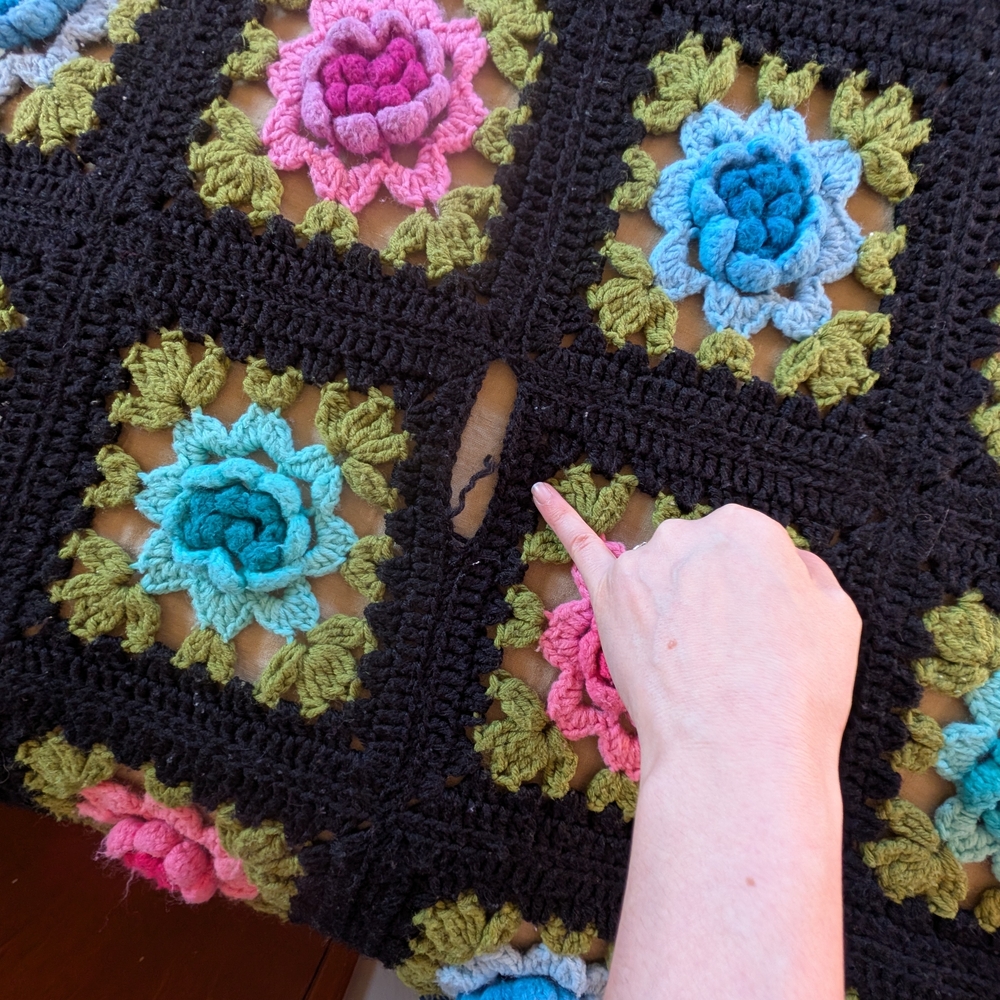 Vintage Crochet Granny Square Floral Blanket Black Boho Cottagecore Throw 56x79 - Picture 12 of 12